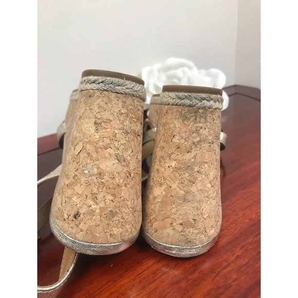 UGG metallic gold wedge sandals - Picture 7 of 7